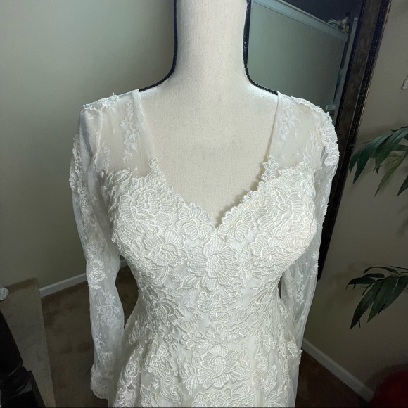 Allure Romance 3057 wedding dress with sleeves and veil size 12 ivory - Picture 7 of 17